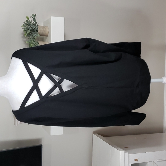 Old Navy Active Sweatshirt With Criss Cross Back - Picture 13 of 14